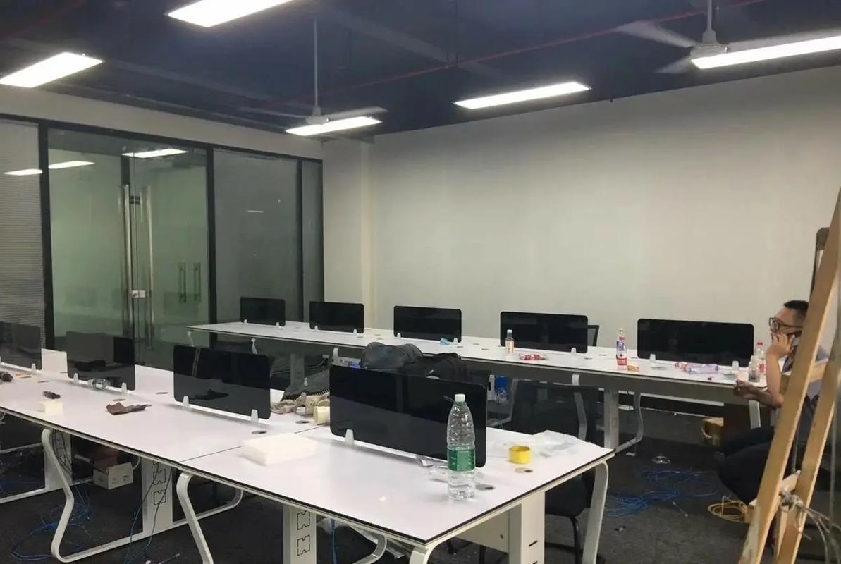 网络综合布线 办公室卡位安装与网络线路综合布线解析